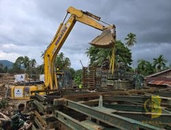 TNI Kerahkan Yon Zipur I/DD Pasang Jembatan Bailey Penghubung Tapsel-Tapteng