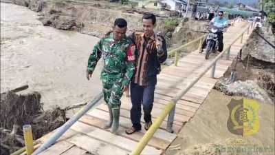 TNI dan Warga Gotong Royong Bangun Jembatan Darurat di Gayo Lues