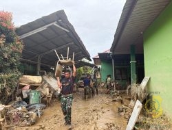 TNI Bersihkan Puskesmas Terdampak Banjir di Aceh Tamiang