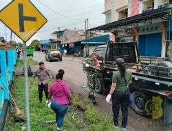 Babinsa Koramil Kota Ajak Warga Bersihkan Sampah