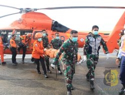 Satu Jenazah Korban Jatuhnya Pesawat ATR 42-500 Berhasil Dievakuasi ke Lanud Sultan Hasanuddin