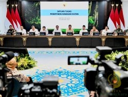 Wapang TNI dan Kasum TNI Hadiri Konferensi Pers Satgas Penertiban Kawasan Hutan