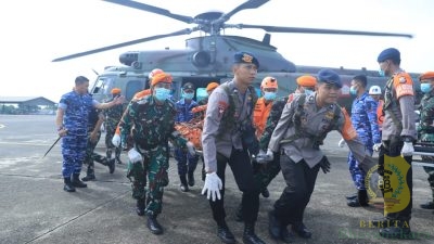 Danlanud Sultan Hasanuddin Pimpin Langsung Evakuasi Body Part Korban Jatuhnya Pesawat ATR 42-500