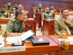 Panglima TNI Dampingi Menhan RI Rapat Kerja dengan Komisi I DPR RI